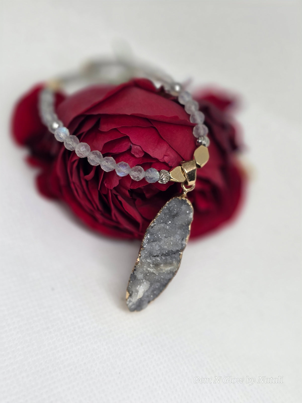 Detail of the gold-plated clasp and handmade finish of the labradorite necklace.
